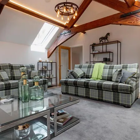 Holiday home Roundhill Coach House *