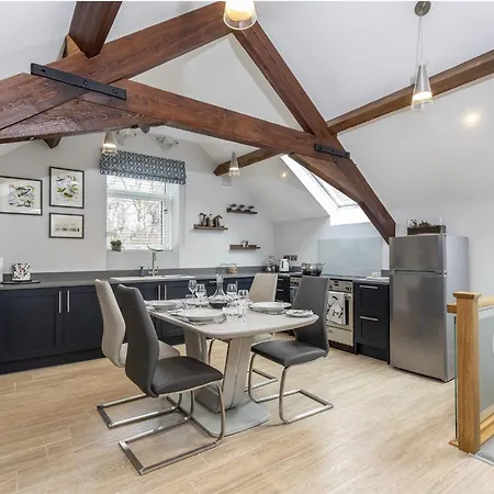 Roundhill Coach House